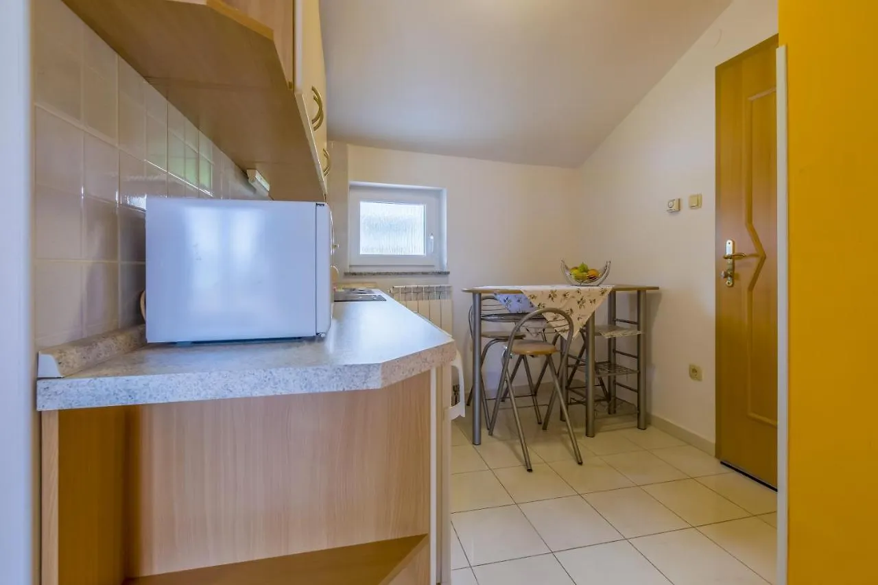 Apartment Selce 5367B Kroatien