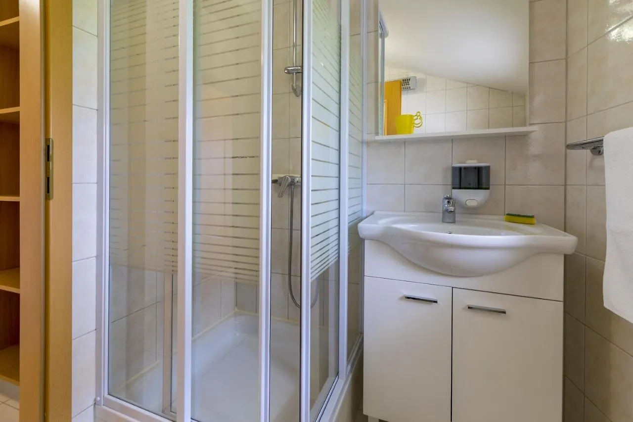 Apartment Selce 5367B 0*,